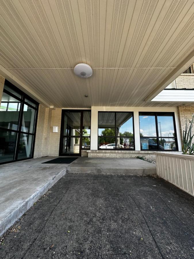 Valued Stay Aloha Madison Exterior photo