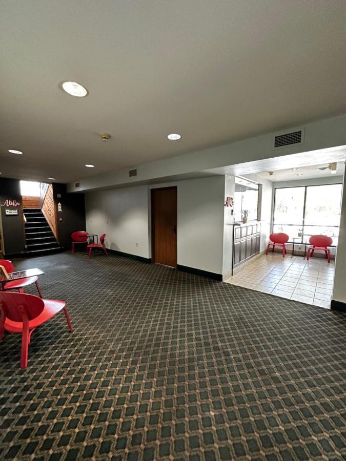 Valued Stay Aloha Madison Exterior photo